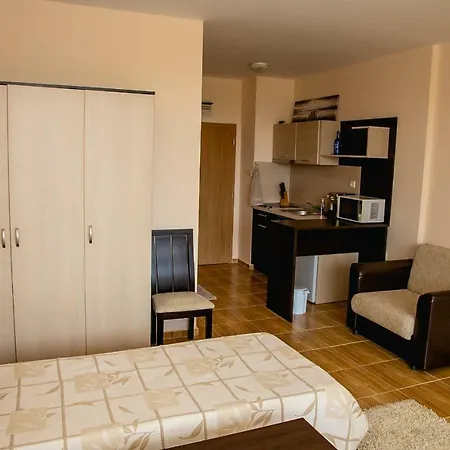 Magic Dreams Bright Studio With Parking + Pool Апартаменты *