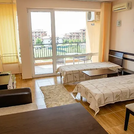 Magic Dreams Bright Studio With Parking + Pool Свети-Влас