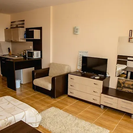 Magic Dreams Bright Studio With Parking + Pool דירה סבטי ולאס